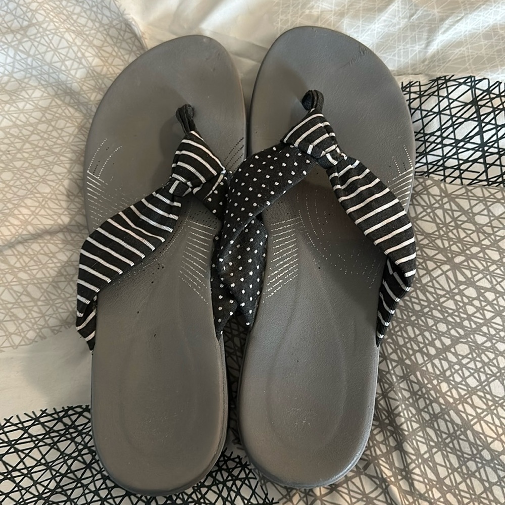 Clarks Wedge Flip Flops Size 10